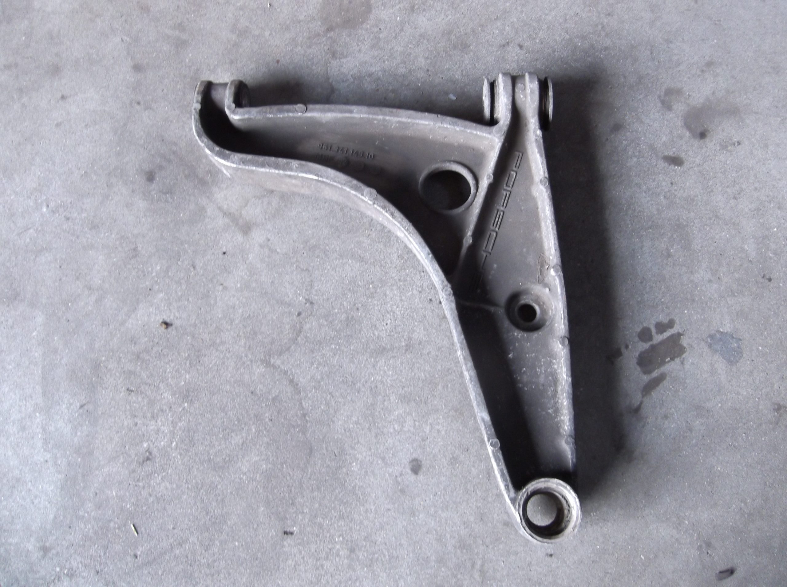 Draagarm links / Wishbone left 951.341.149.10