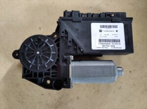 3D1 959 703 E Raammotor Links achter VW Phaeton