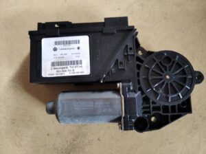 3D1959701E Raammotor Links voor VW Phaeton.
