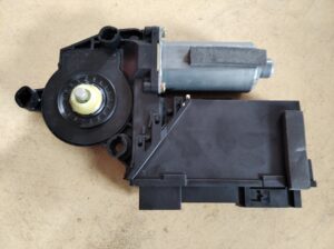 3D1 959 702 E Raammotor Rechts voor VW Phaeton