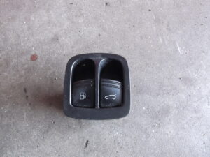 7L5.959.833, 7L5.959.873 & 7L5.959.527 Switch Button Tank Cap & Trunk Lid Porsche Cayenne.