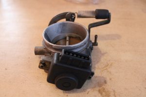 951.110.530R Throttle Body Porsche 944 Turbo