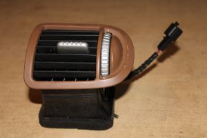 7L5.819.703.A Dash Air Vent Porsche Cayenne 955