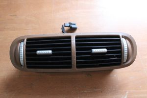 7L5.819.727.A Center Dash Air Vent Porsche Cayenne