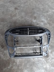 986.552.131.00 Center Dash Air vent Porsche Boxster 986