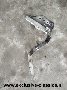 944.511.302.00 Hood hinge / Bonnet Bracket Porsche 924 & Porsche 944