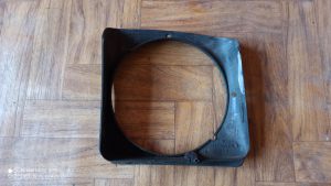 Headlight retaining ring right. 477805634